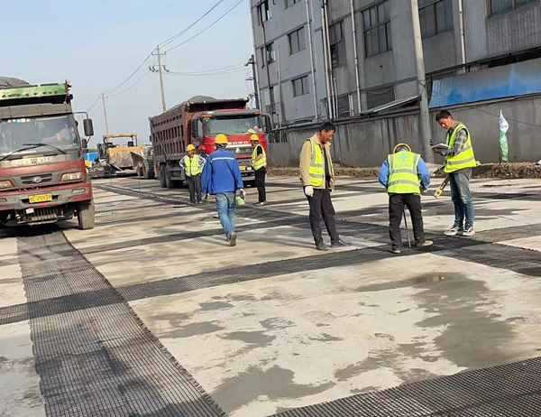 蛟河老材料的新故事：玻璃纤维土工格栅如何在‘白改黑’浪潮中重获新生？